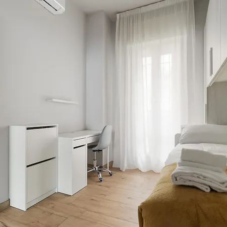 Guesthost - Stylish Forlanini M4 Milaan