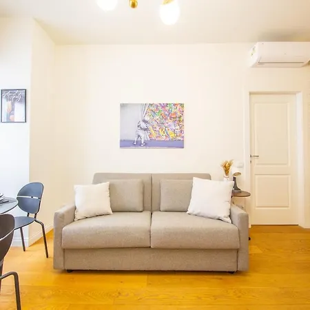 Luxurious 1bdr In Life, Sleeps 4 Lägenhet