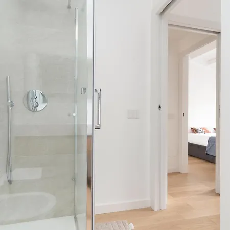 Guesthost - Modern Terrace Flat In Solari Area *