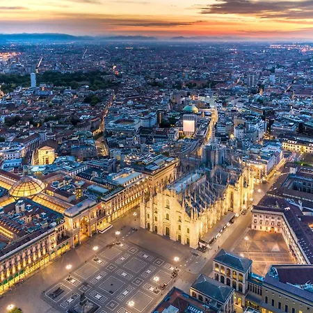 Duomo-sempione, Luxury With Balcony - M5 Милан
