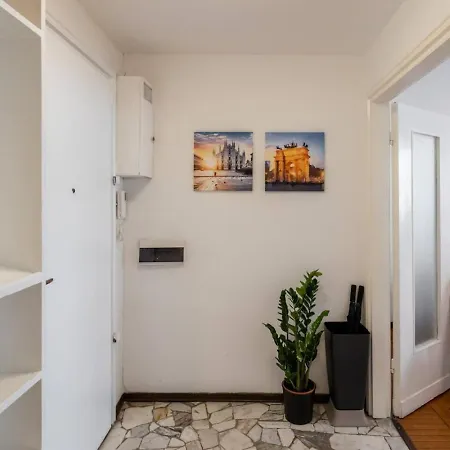 דירה Centrale-duomo 10min - Spacious App - Sleeps 4 *