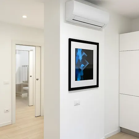 The Boutique Houses - San Siro With Private Parking - Bande Nere M1 Metro Direct To Duomo- Apartments Milan City Center Apartamento