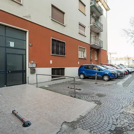 Appartement Guesthost - Stylish Forlanini M4 Milaan