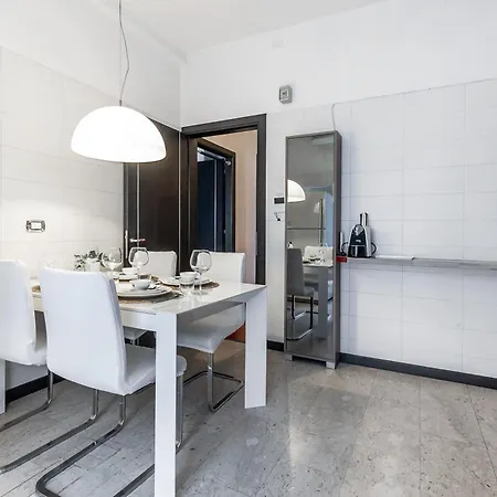 New Near Station 3 Bedroom Apartmán Milán