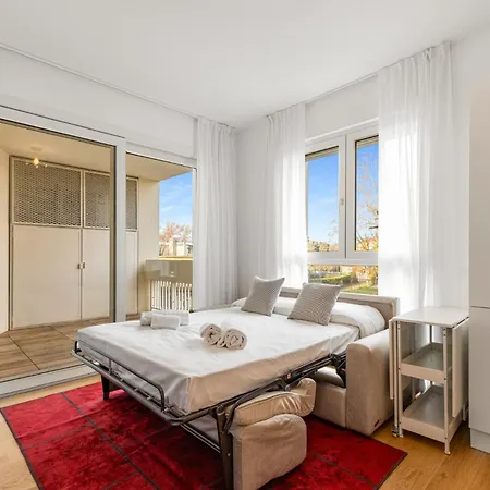 Bilocale Con Terrazzo Vicino M1 - San Siro Апартаменты