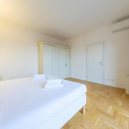 Spacious And Bright 2bdr, 2 Bathrooms 公寓 *