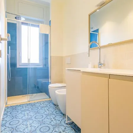 Spacious And Bright 2bdr, 2 Bathrooms Lägenhet