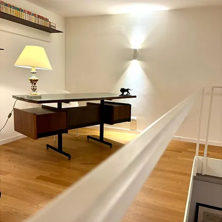 Design Loft In The Navigli-Forum Area With Private Parking * Милан
