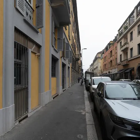 Guesthost - On Two Levels 아파트 *