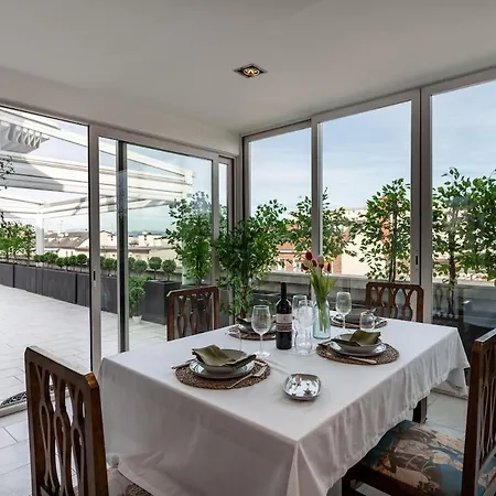 Skyline Penthouse - Terrazzo Panoramico & Metro 5min * Milánó