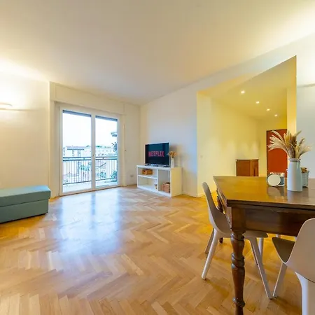 Spacious And Bright 2bdr, 2 Bathrooms 米兰