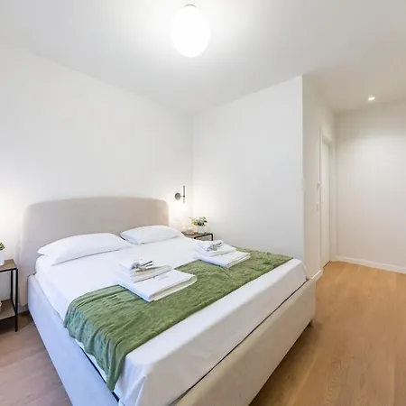 Centre Luxury, 2bdr, Sleeps 5 Lägenhet