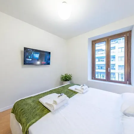 Centre Luxury, 2bdr, Sleeps 5 * Milano