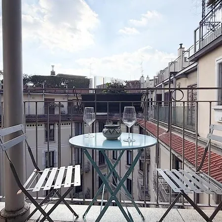 Appartamento Cozy With Balcony Metro Minutes Away Milano