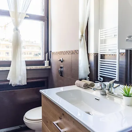Torre Velasca - Duomo 5 Min Walk - 2 Bedrooms With 2 Bathrooms Appartement Milan