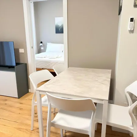 Binario - 3 Min From Station Apartman