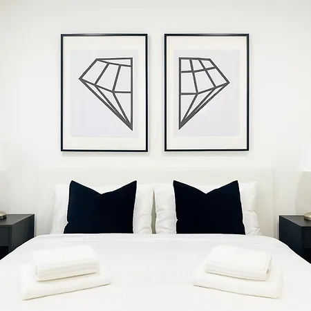 The Boutique Houses - San Siro With Private Parking - Bande Nere M1 Metro Direct To Duomo- Apartments Milan City Center