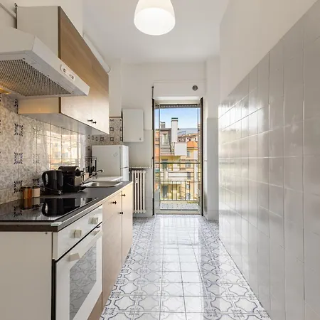 3 Bedrooms Separate 1 Min Walk From Brera, 15 Min Duomo Appartamento