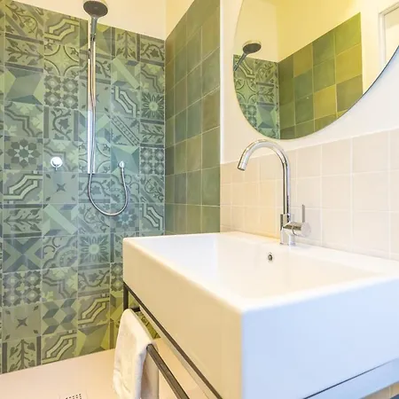 Spacious And Bright 2bdr, 2 Bathrooms *