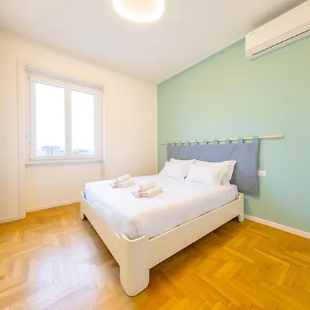 Spacious And Bright 2bdr, 2 Bathrooms Lägenhet