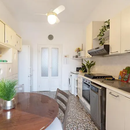 Vintage Chic Flat Steps From Fiera & Wi-fi Lägenhet Milano