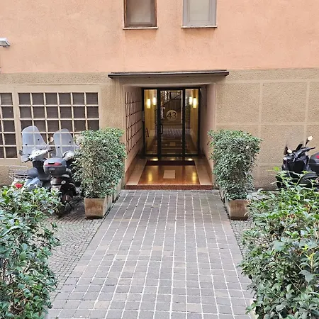 Three-room In Tortona District Apartment