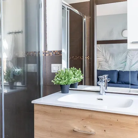 Duomo 5 Min Walk - 2 Bedrooms With Netflix, Wifi Lejlighed