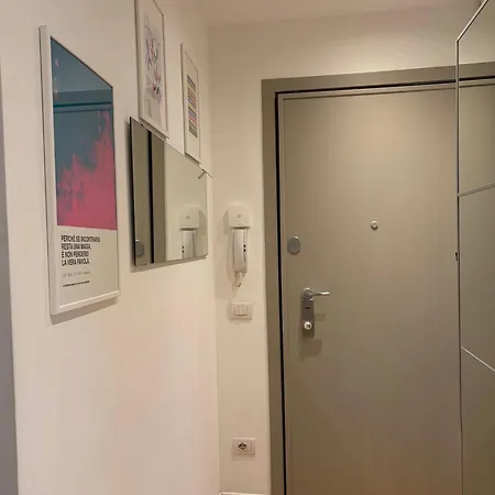 Garibaldi Apt-milan Moscova District-cozy&central דירה