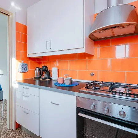 Homelovers Bright And White House Navigli District * Milano