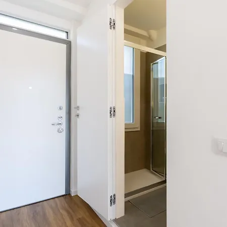 Il Glicine - Vista Mozzafiato, Zona Isola, Vicino Metro M3 M5 E Stazione Appartamento *