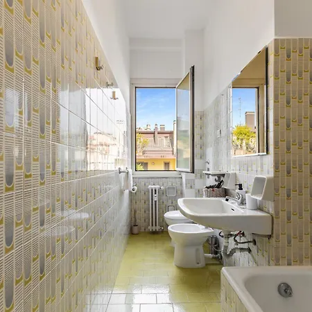 3 Bedrooms Separate 1 Min Walk From Brera, 15 Min Duomo Appartamento Milano