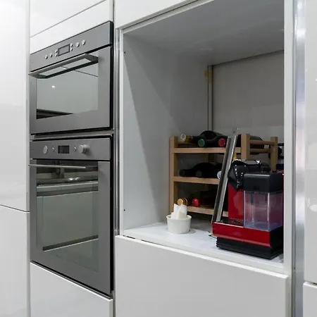 דירה Family 2br With Balcony, Near Metro