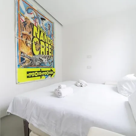Luxury Penthouse, Exclusive Design & Private Garage Milano