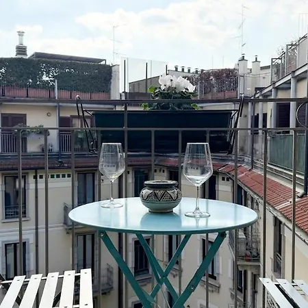 Appartamento Cozy With Balcony Metro Minutes Away Milano