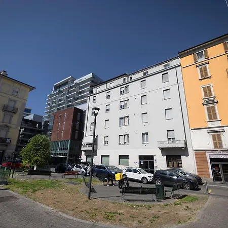 Apartamento Design & Comfort Near Station Milão