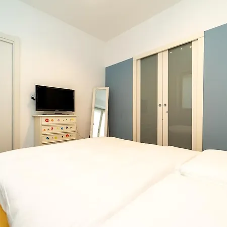 Modern In With Wifi And Ac Lejlighed Milano