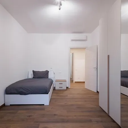 Cinzia's House - 5 Minutes From The Metro *
