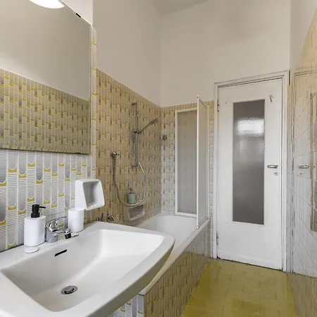 3 Bedrooms Separate 1 Min Walk From Brera, 15 Min Duomo * Milano