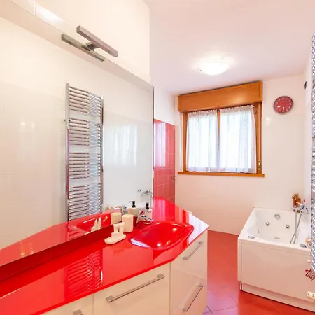 Apartment I-host Spacious 2br With 2 Baths & Balcony *