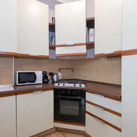 I-host 2br With Balcony Porta Romana Апартаменты