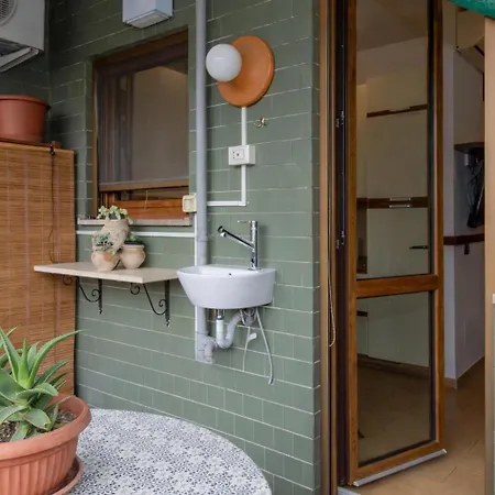 I-host 2br With Balcony Porta Romana Апартаменты