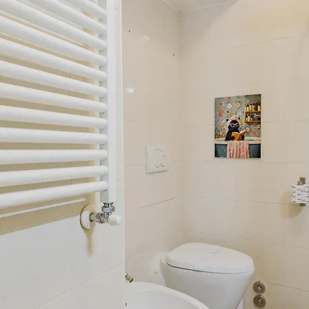 2 Bdr Flat - Direct Tram 15 Min Duomo * Milan