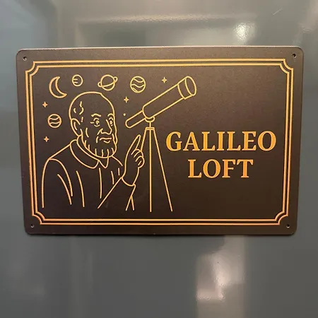 Galileo Balcony By Station アパート
