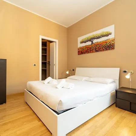 דירה Three-room In The Heart Of מילאנו