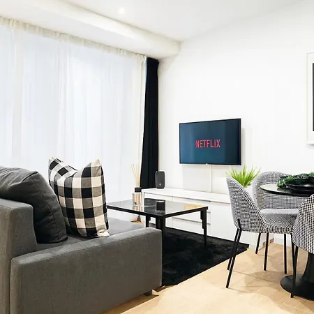 The Boutique Houses - San Siro With Private Parking - Bande Nere M1 Metro Direct To Duomo- Apartments Milan City Center Apartamento Milão