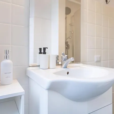 Vintage Chic Flat Steps From Fiera & Wi-fi *