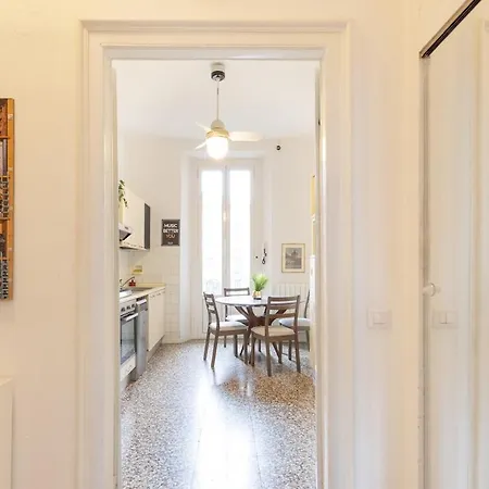 Vintage Chic Flat Steps From Fiera & Wi-fi