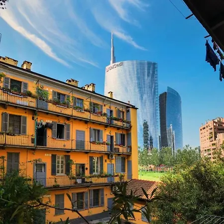 Nel Cuore Del Quartiere Isola, All'ombra Del Bosco Verticale Milano