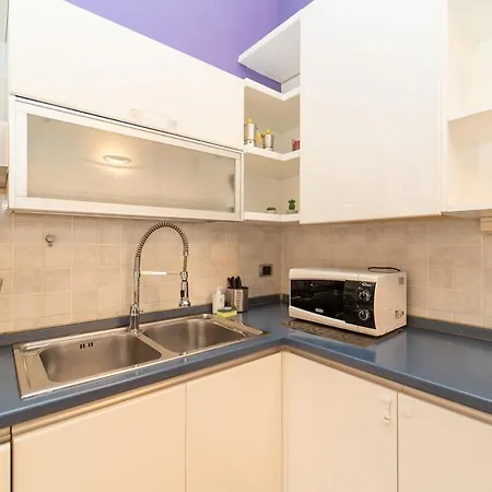 Three-room In The Heart Of מילאנו