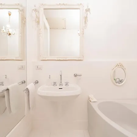 Center Luxury - Duomo 5 Min - Wifi